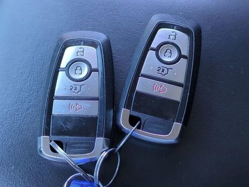 Used 2024 Ford Explorer XLT image 28