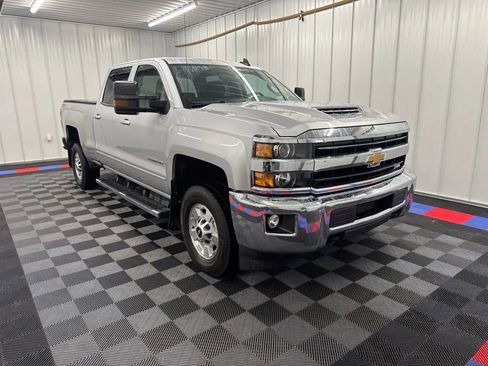 Used 2019 Chevrolet Silverado 2500 LT w/ LT Convenience Package AWD/4WD image 2