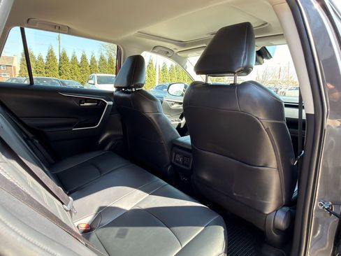 Used 2023 Toyota RAV4 XLE Premium image 18