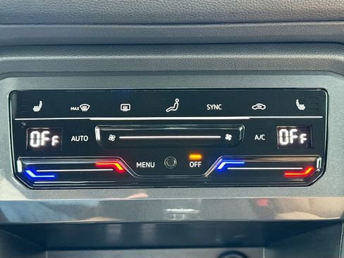 Used 2022 Volkswagen Tiguan SE image 19