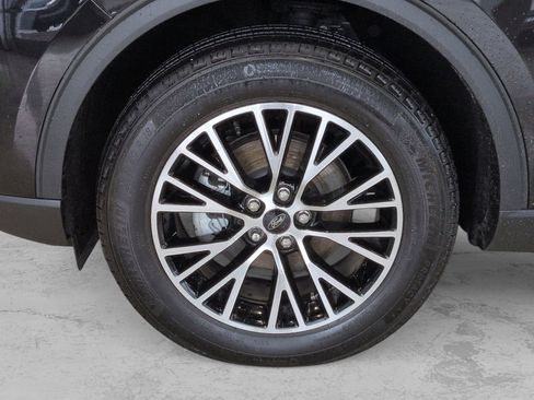 Certified 2025 Ford Escape SE FWD image 16