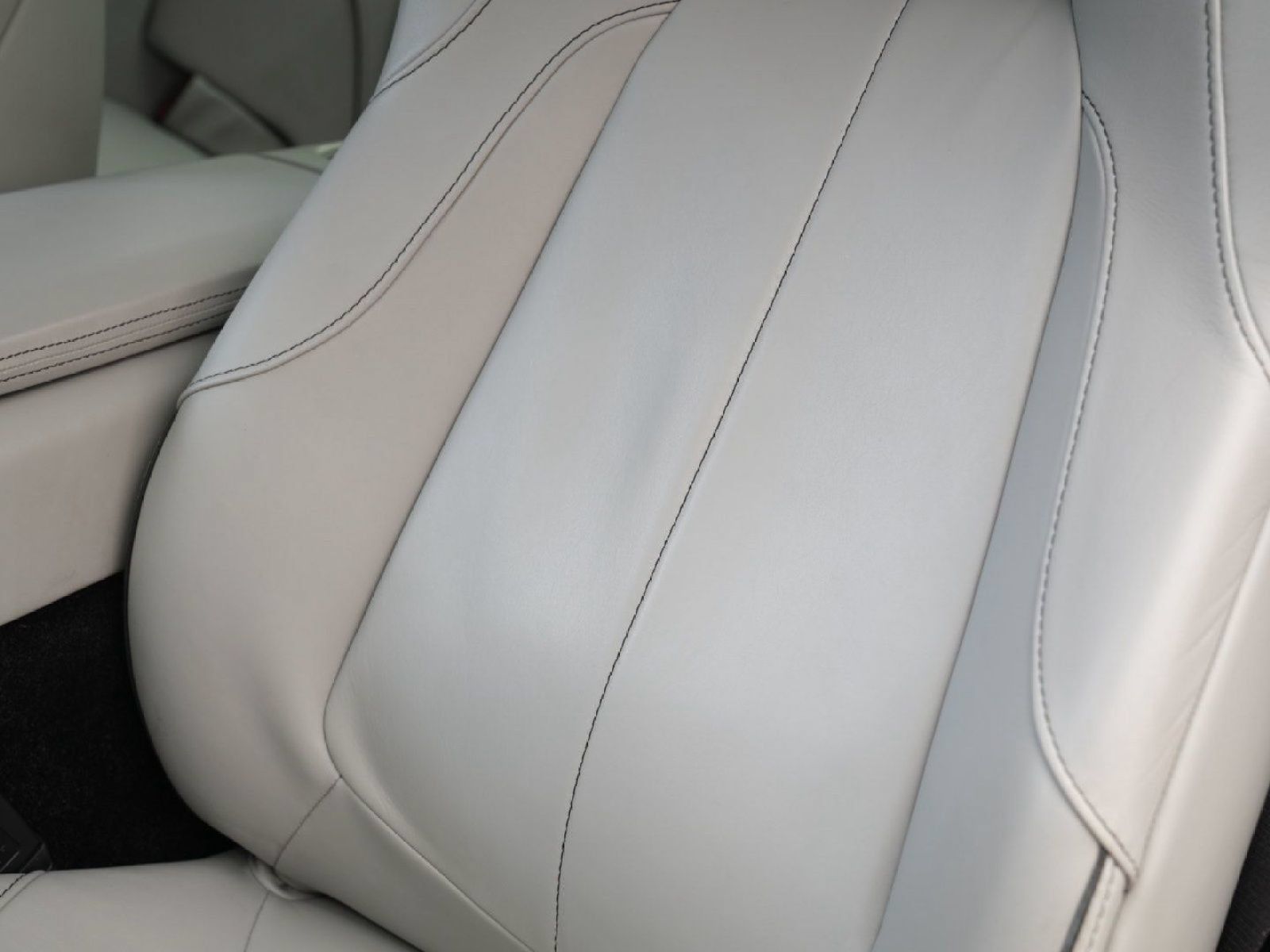 Used 2016 Aston Martin Vanquish Coupe RWD image 11