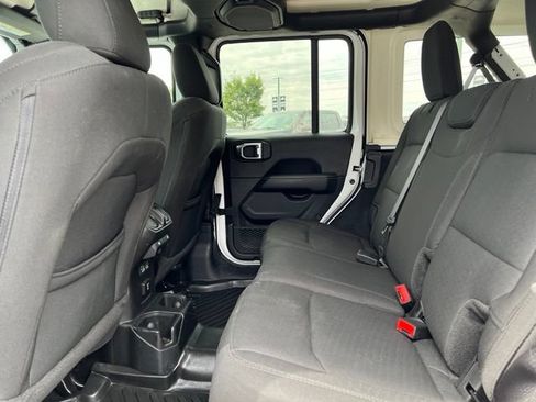 Used 2023 Jeep Wrangler Unlimited Sahara w/ Cold Weather Group AWD/4WD image 18