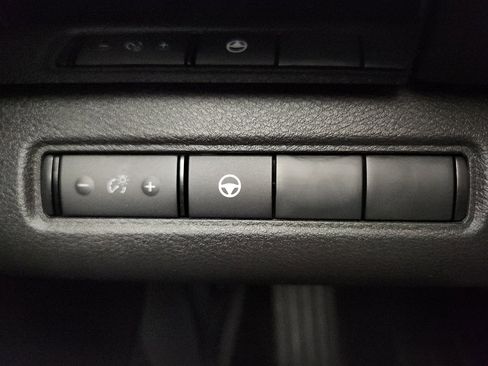 Used 2024 Nissan Pathfinder SV image 10