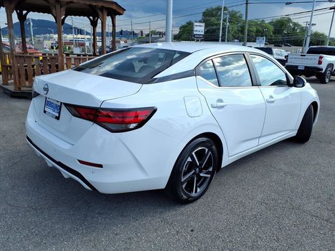 Used 2025 Nissan Sentra SV FWD image 4