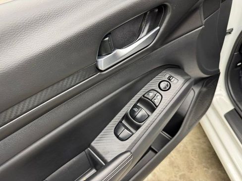 Used 2024 Nissan Altima 2.5 SV image 11