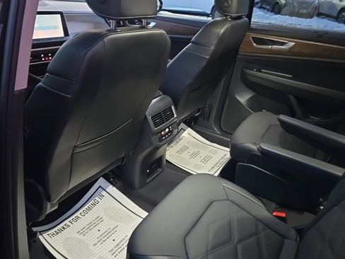 Used 2024 Volkswagen Atlas SE image 21