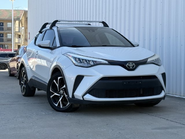 Used 2020 Toyota C-HR XLE FWD image 3