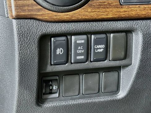 Used 2017 Nissan Titan Platinum Reserve AWD/4WD image 23