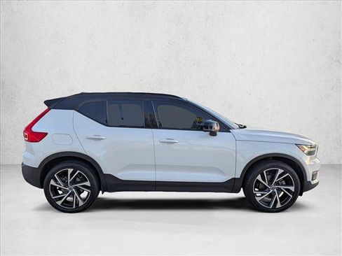 Used 2021 Volvo XC40 T5 R-Design AWD/4WD image 4