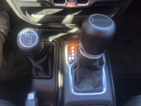 Used 2023 Jeep Gladiator Sport image 19