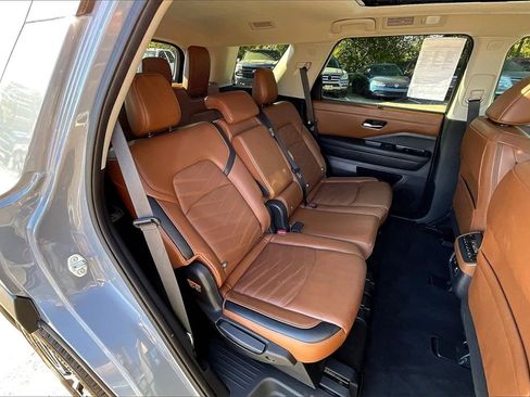 Used 2024 Nissan Pathfinder Platinum w/ Cargo Package image 27