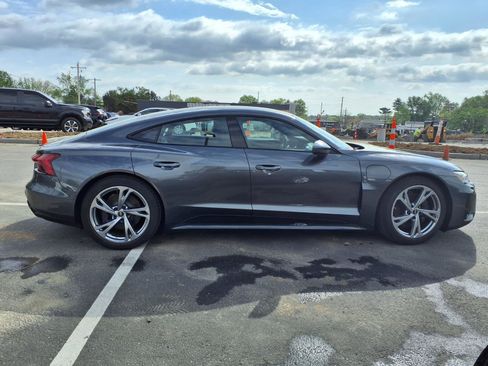 Used 2023 Audi e-tron GT Premium Plus image 2