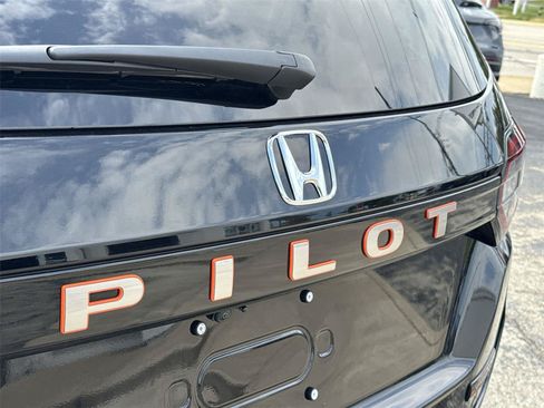 Used 2026 Honda Pilot TrailSport image 11