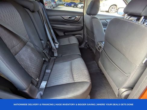 Used 2019 Nissan Rogue SV image 16