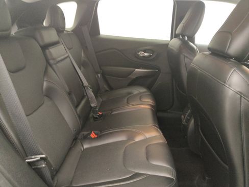 Used 2019 Jeep Cherokee Limited AWD/4WD image 19
