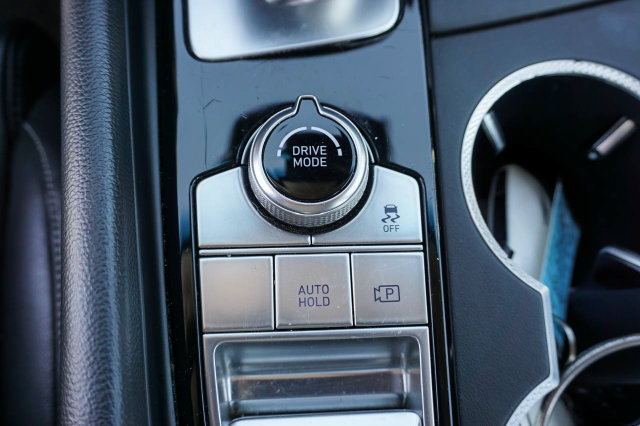 Used 2025 Genesis G70 2.5T RWD image 18