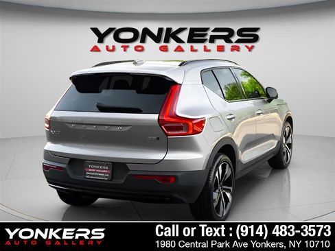 Used 2023 Volvo XC40 B5 Ultimate w/ Protection Package Premier image 8