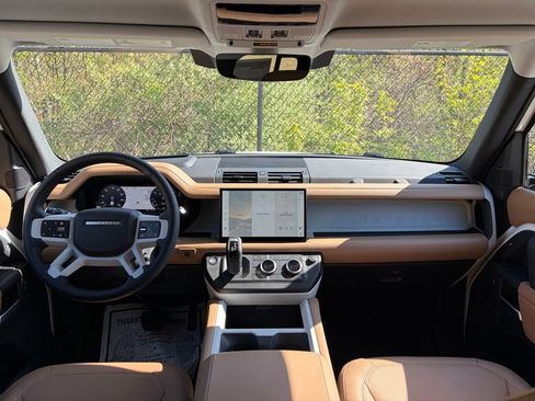 New 2025 Land Rover Defender 110 X-Dynamic SE AWD/4WD image 18