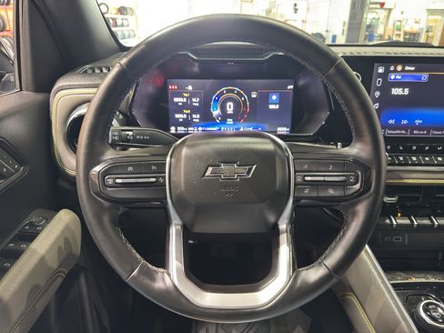 Used 2025 Chevrolet Colorado ZR2 w/ Midnight Edition AWD/4WD image 24