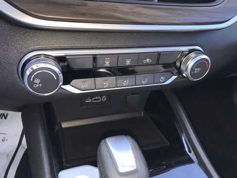 Used 2024 Nissan Altima 2.5 SV image 18