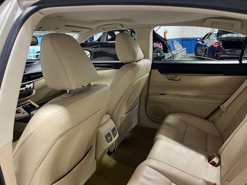 Used 2014 Lexus ES 350 w/ Luxury Package FWD image 18
