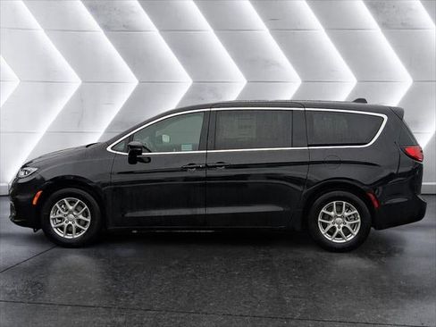 New 2026 Chrysler Pacifica Select image 19