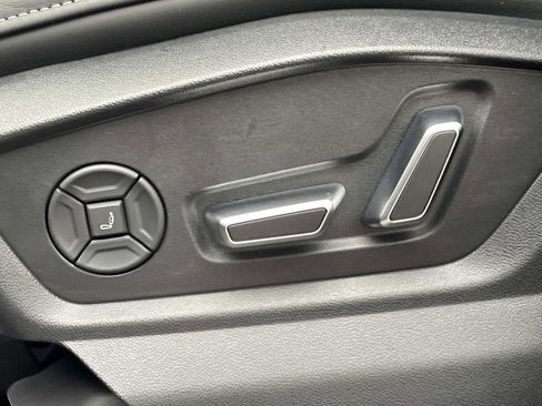 Certified 2025 Audi RS Q8 performance image 19