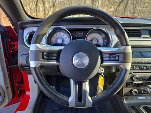 Used 2010 Ford Mustang Convertible image 16