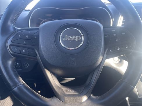 Used 2019 Jeep Cherokee Trailhawk image 18