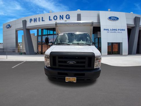 Used 2023 Ford E-450 and Econoline 450 Super Duty w/ Driver's Safety Package RWD image 8