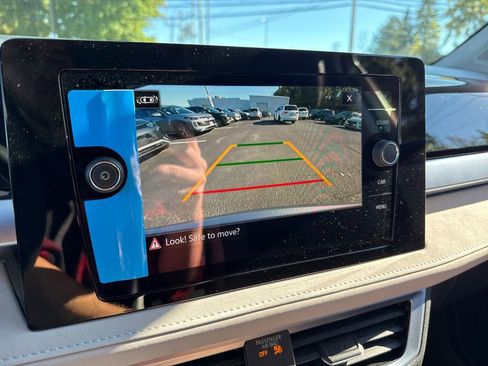 New 2025 Volkswagen Taos SE image 9