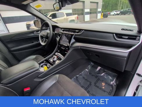 Used 2023 Jeep Grand Cherokee Altitude AWD/4WD image 28
