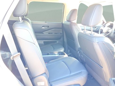 New 2026 Nissan Pathfinder SL w/ SL Premium Package image 18