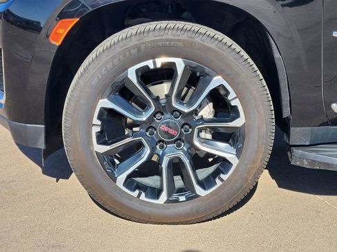 Used 2022 GMC Yukon SLT w/ SLT Premium Package image 10