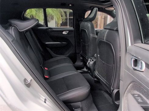 Used 2022 Volvo XC40 P8 Recharge Plus image 15