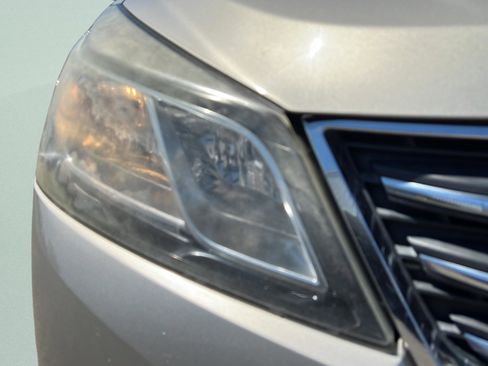 Used 2017 Chevrolet Traverse LT w/ Style and Technology Package FWD image 9