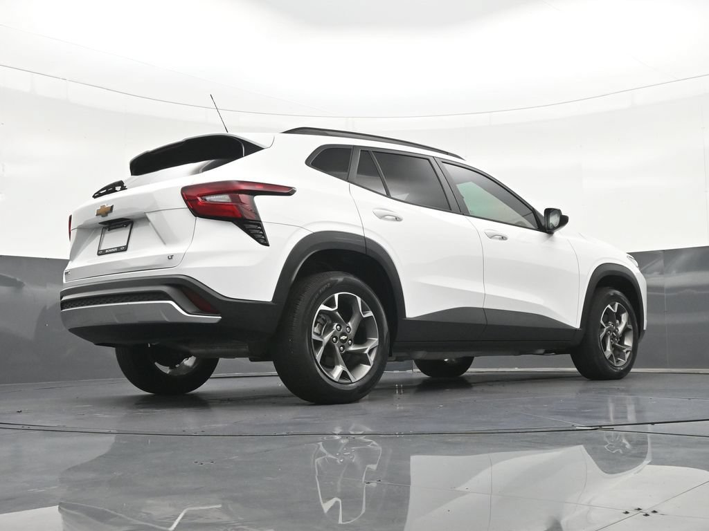 Used 2025 Chevrolet Trax LT FWD image 33
