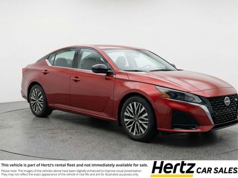 Used 2025 Nissan Altima 2.5 SV FWD image 1