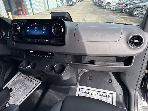 Used 2025 Mercedes-Benz Sprinter 2500 image 14
