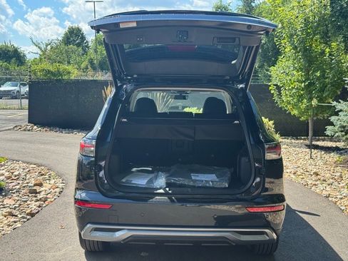 New 2025 Mitsubishi Outlander SE image 15