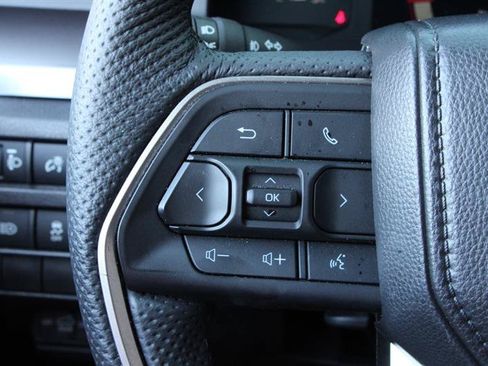 Used 2025 Toyota Tacoma SR5 AWD/4WD image 19