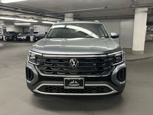 Certified 2025 Volkswagen Atlas Cross Sport SE w/ Panoramic Sunroof Package AWD/4WD image 32