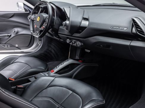 Certified 2018 Ferrari 488 GTB RWD image 38