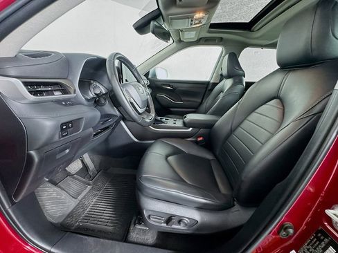 Used 2023 Toyota Highlander XLE image 14