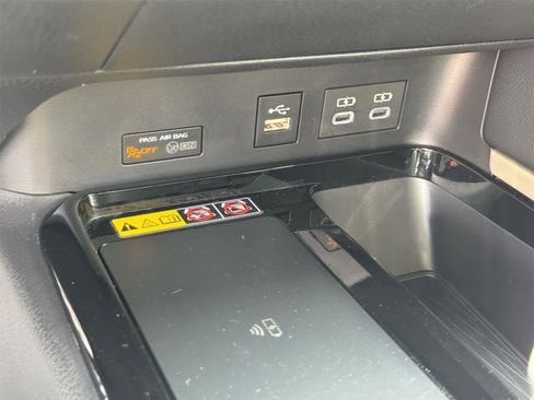 Used 2025 Toyota Camry XSE FWD image 36