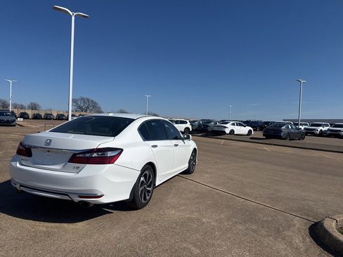 Used 2017 Honda Accord EX-L image 18