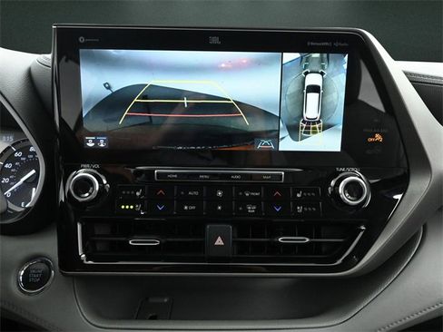 Used 2022 Toyota Highlander Limited image 28