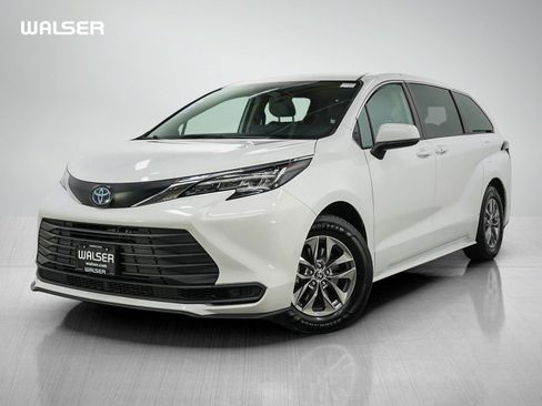 Used 2021 Toyota Sienna LE AWD/4WD image 1
