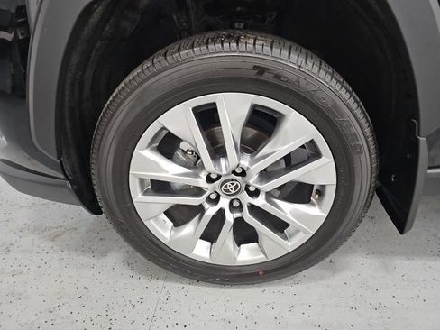 Used 2025 Toyota RAV4 XLE Premium FWD image 10